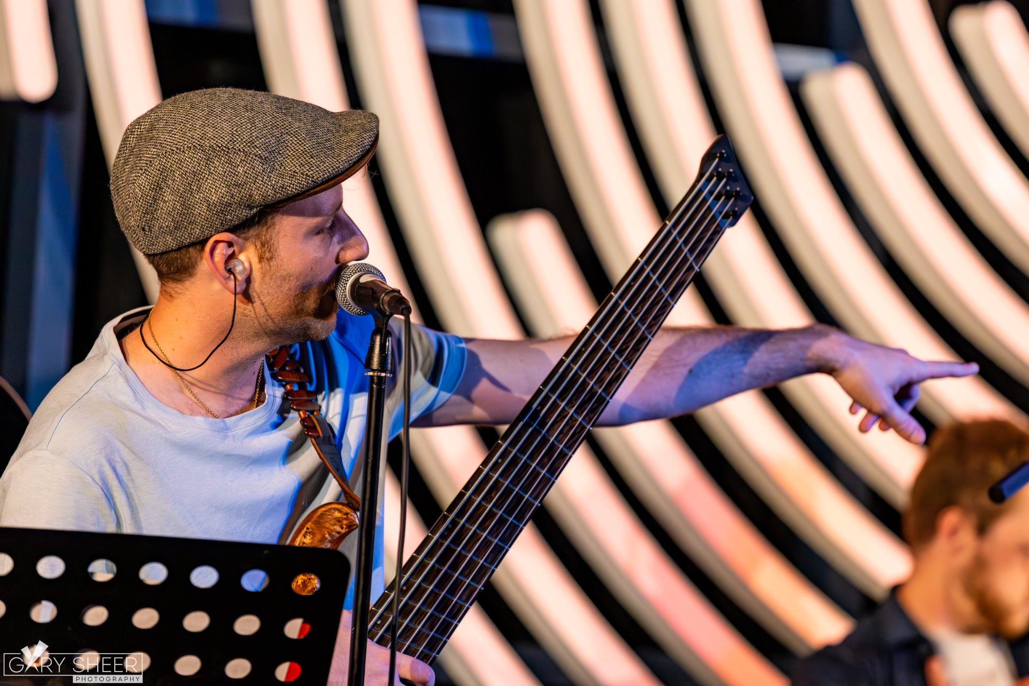 Chick Magnet performing